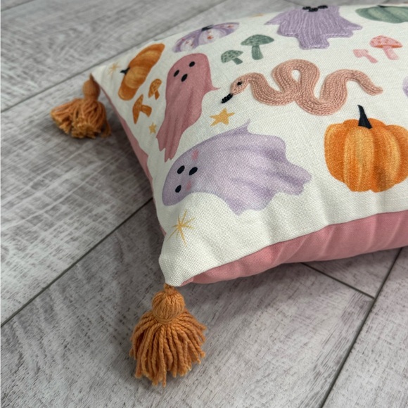 Cupcakes and cashmere halloween decorative pillow - Picture 4 of 4